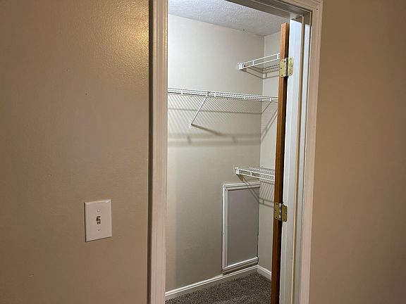 4th image of 382 Glenside Ct