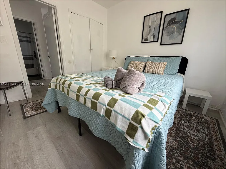 461 SW 6th St #6 — Photo 3