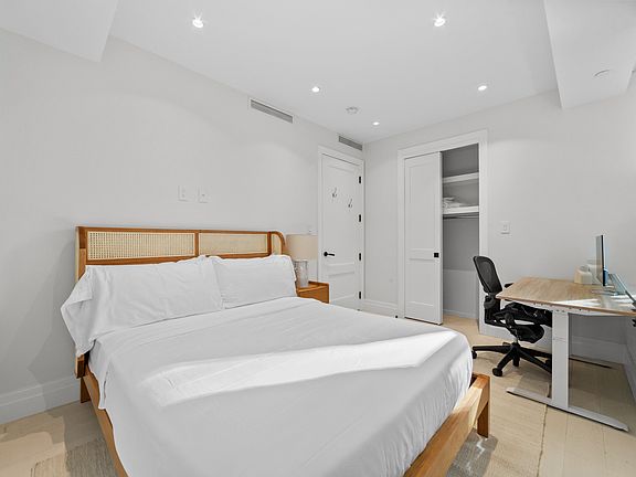 3rd image of 43 W 27th St APT 8R