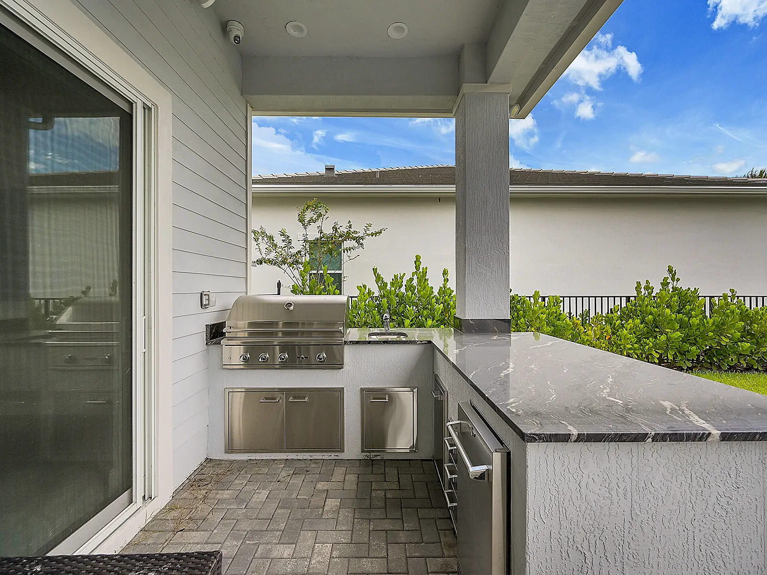 5 bed, 4.5 bath, 3953 sqft, $7,500 — Photo 3