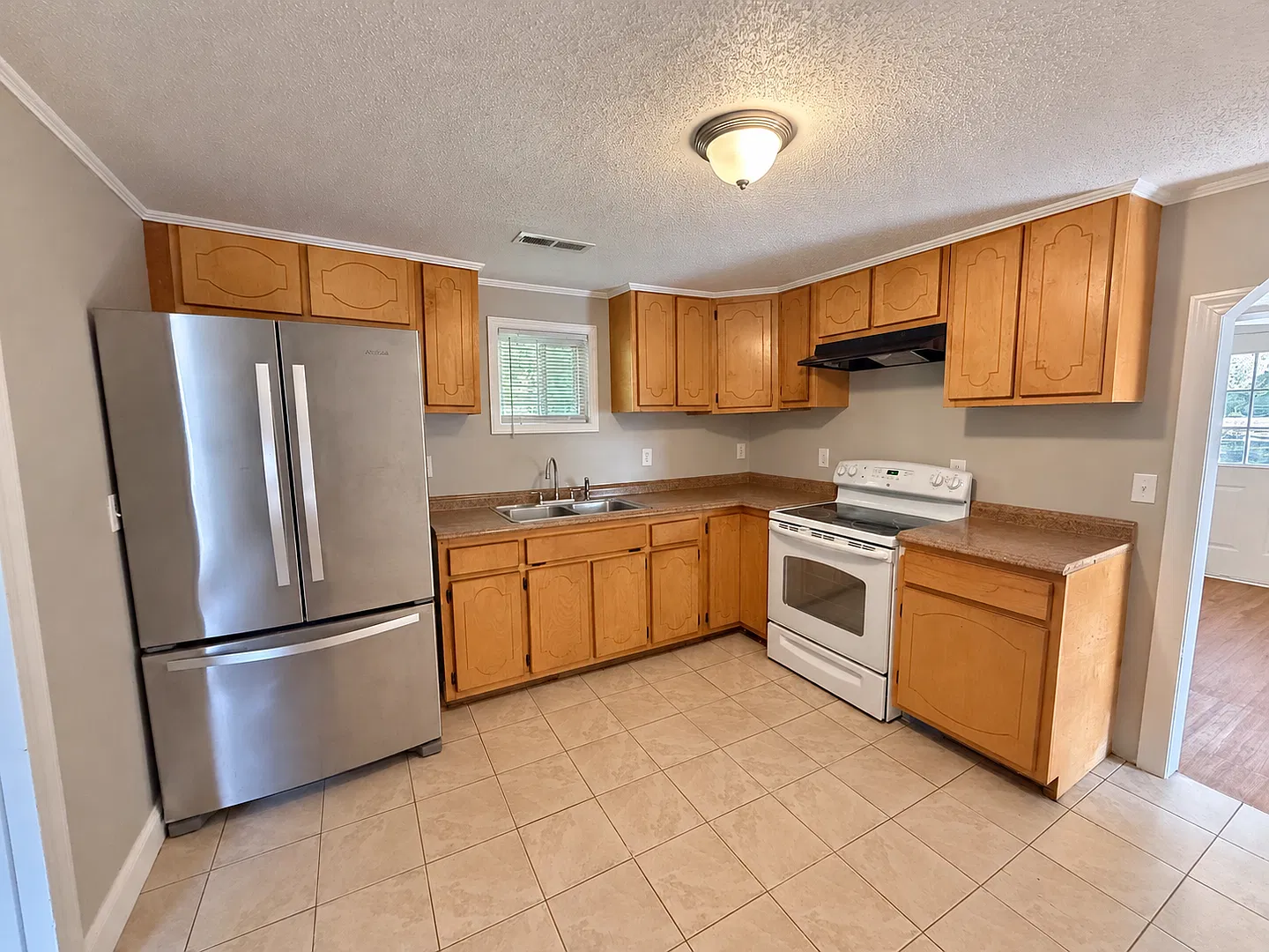 Three bedroom, 1 bath house in Burlington — Photo 3