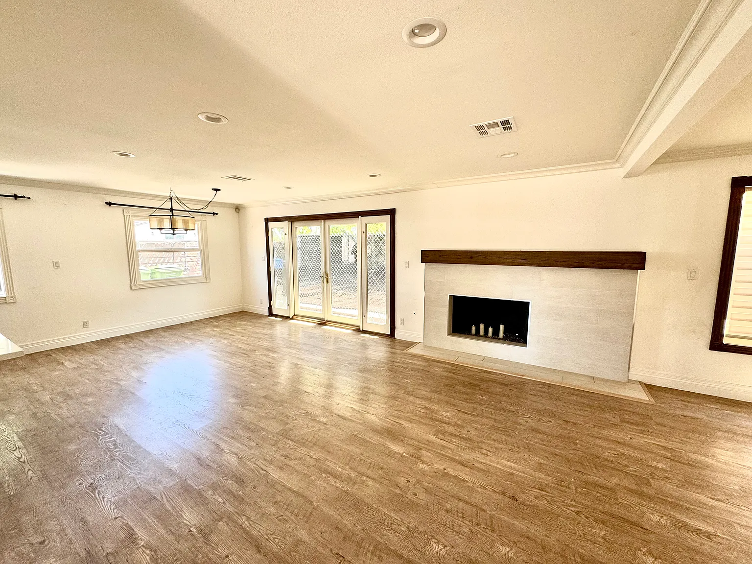 3 bed, 1389 sqft, $3,300 — Photo 4