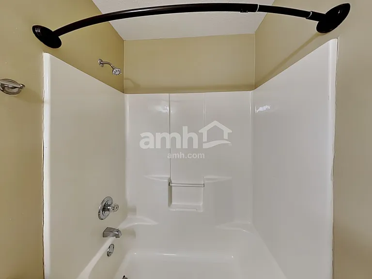 115 Crenshaw Dr — Photo 17