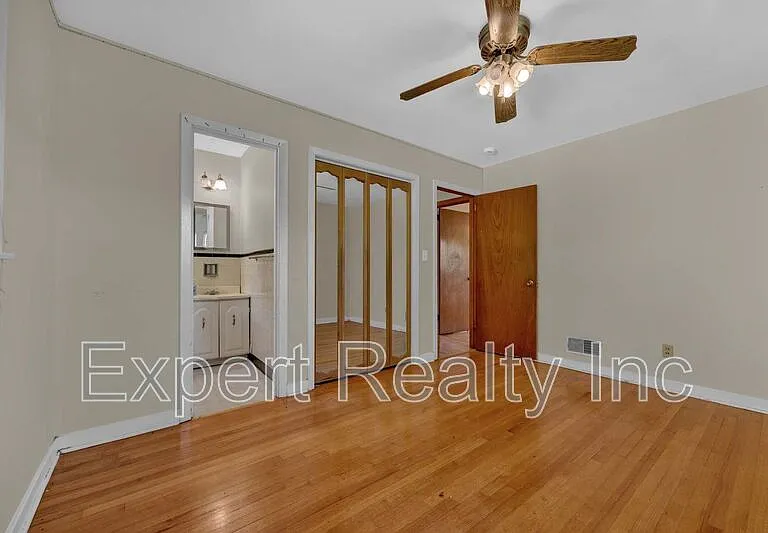 2249 4th Place Cir NE — Photo 8