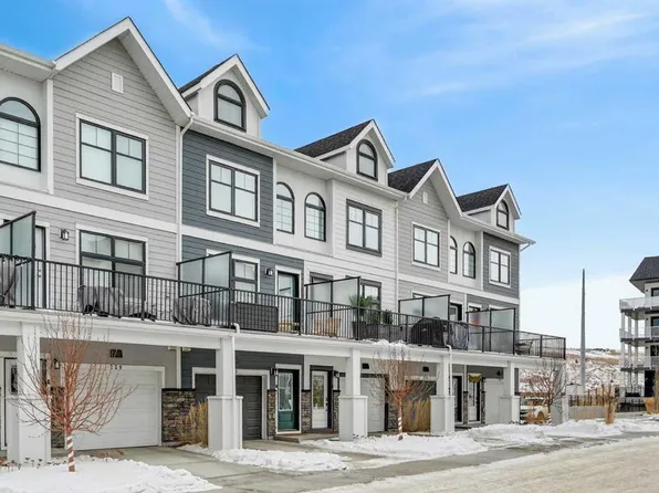 233 Les Jardins Park SE, Calgary, AB T2C 5V3