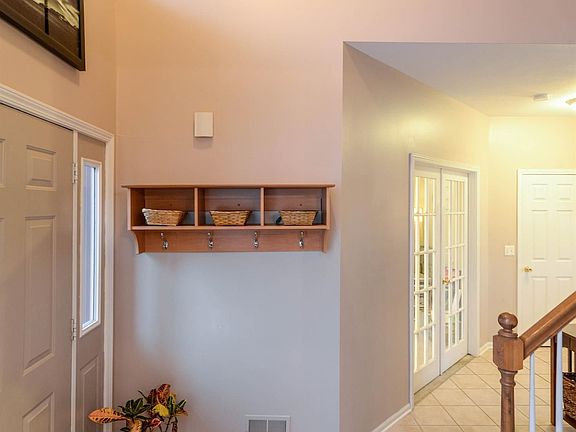 4th image of 9124 Meadow View Ln