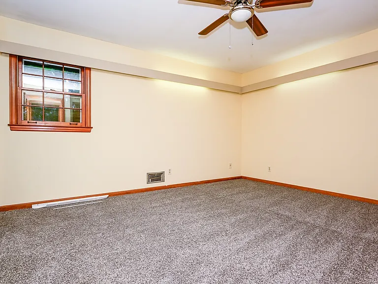 2595 Emerald Dr — Photo 12