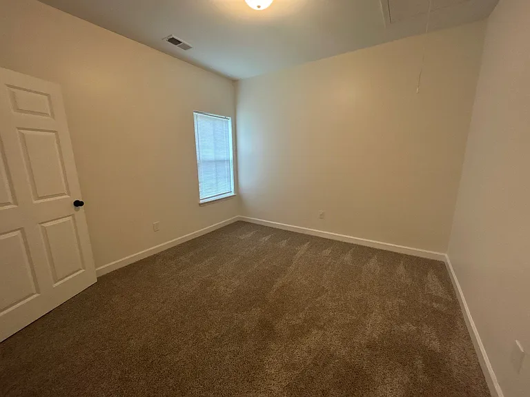 329 W King St — Photo 5