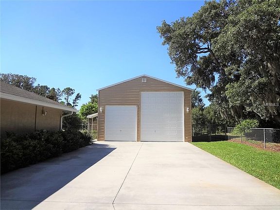 3rd image of 9402 Oakwood Dr