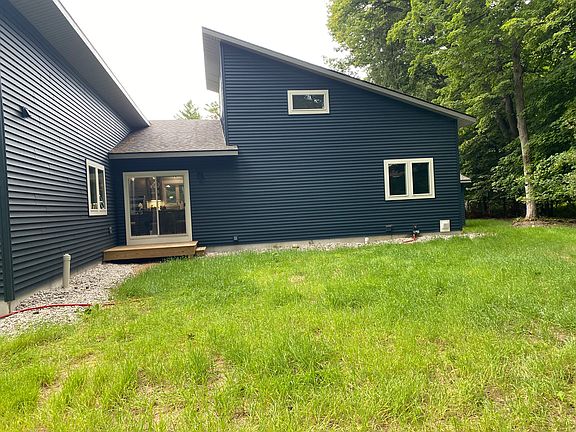 3rd image of 825 Birchwood Ave