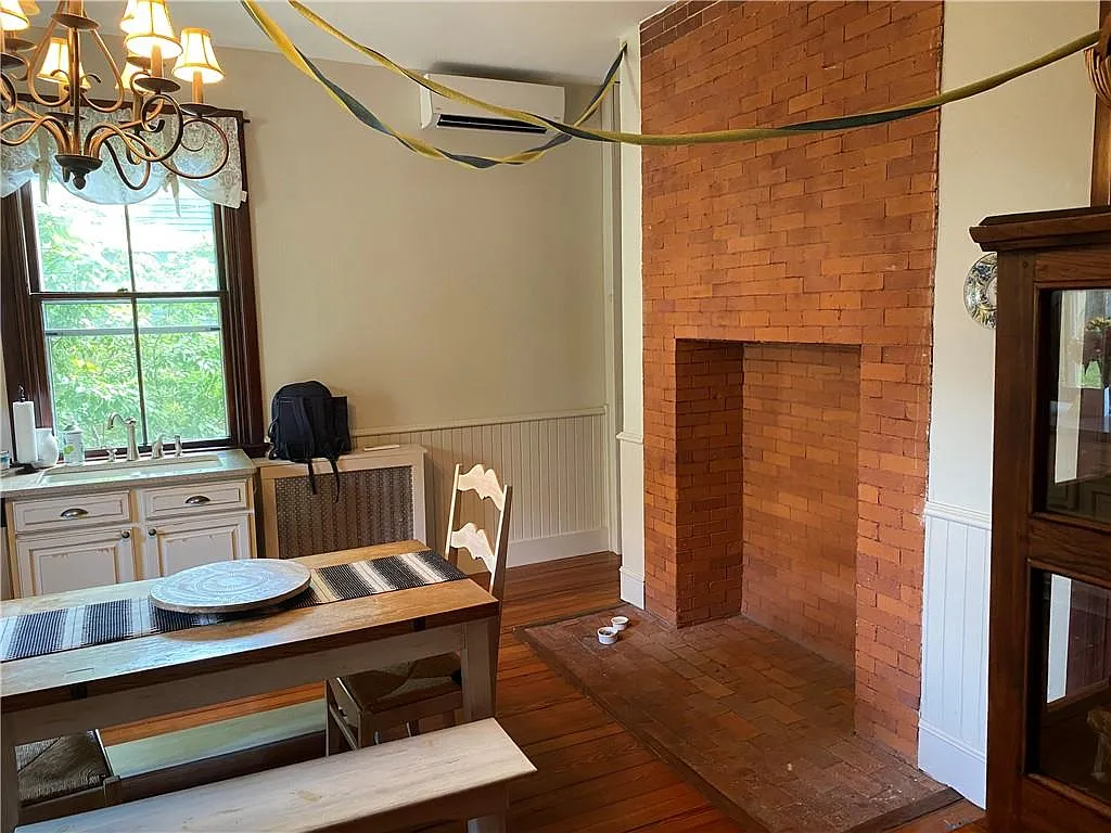 3 bed, 2.0 bath, 2000 sqft, $3,000 — Photo 3