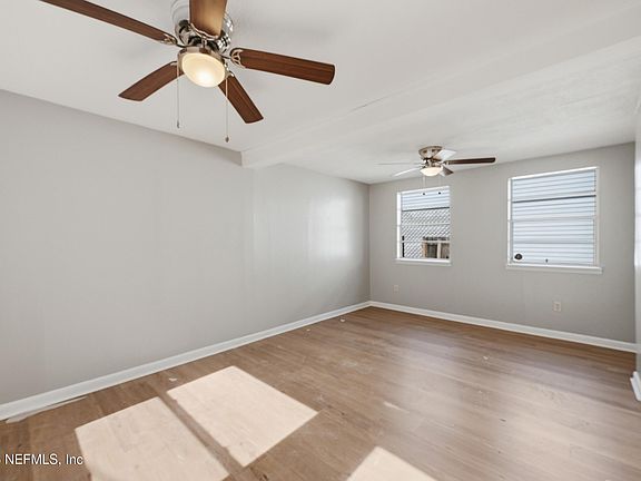 4th image of 7418 JASPER Avenue