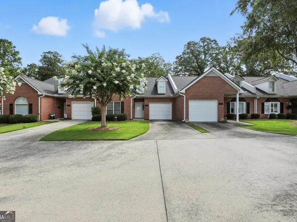 17 Summerhill Dr, Toccoa, GA 30577