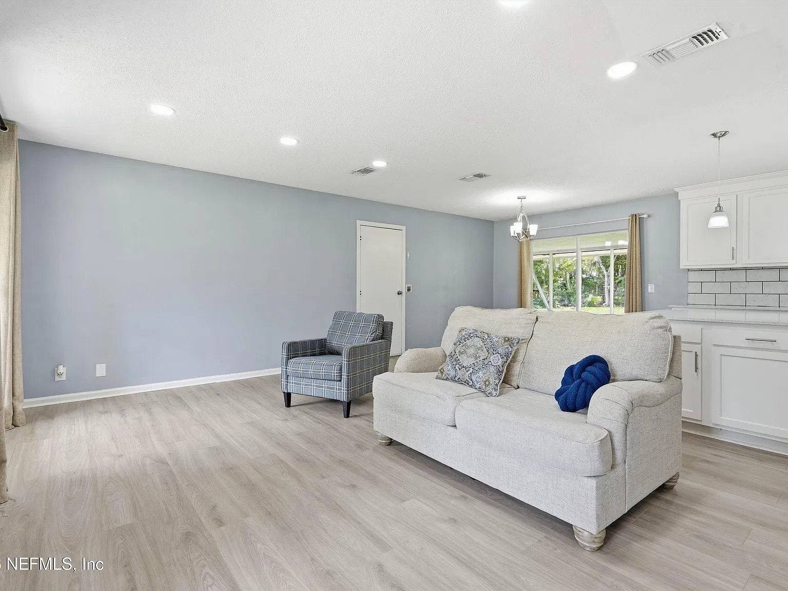 3 bed, 2.0 bath, 1368 sqft, $2,000 — Photo 4