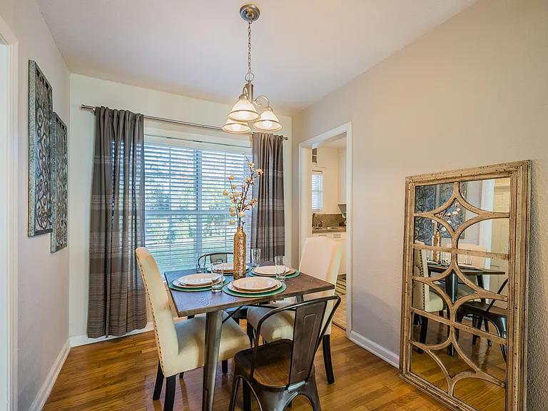 Crestwood Place Apartments — Photo 10
