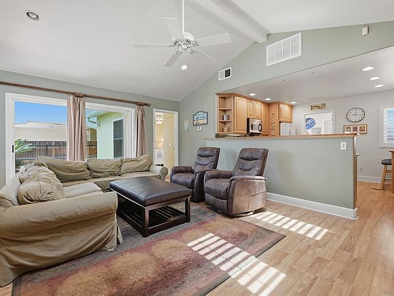 5th image of 4652 Cass St
