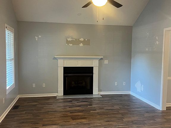 4th image of 202 Polly Collins Ct