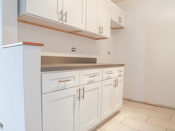 2nd image of 4502 N Winchester Ave #1427