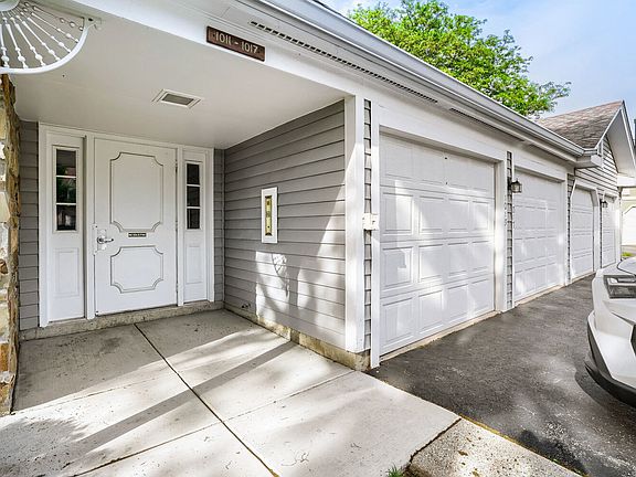 2nd image of 1017 Auburn Ln #1017