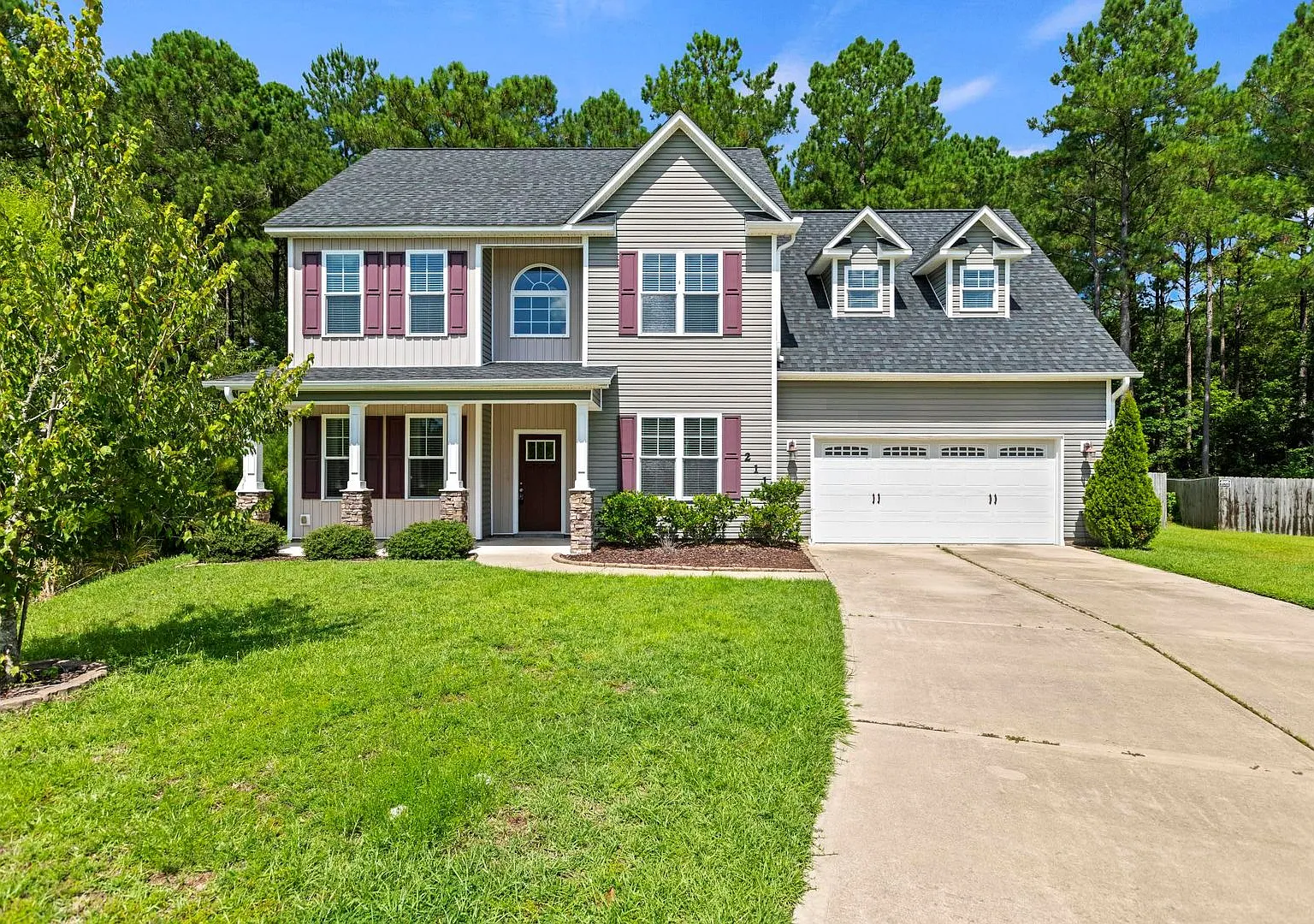 Cul-de-Sac, Spacious, and Comfort in a Prime Coastal Location — Photo 1