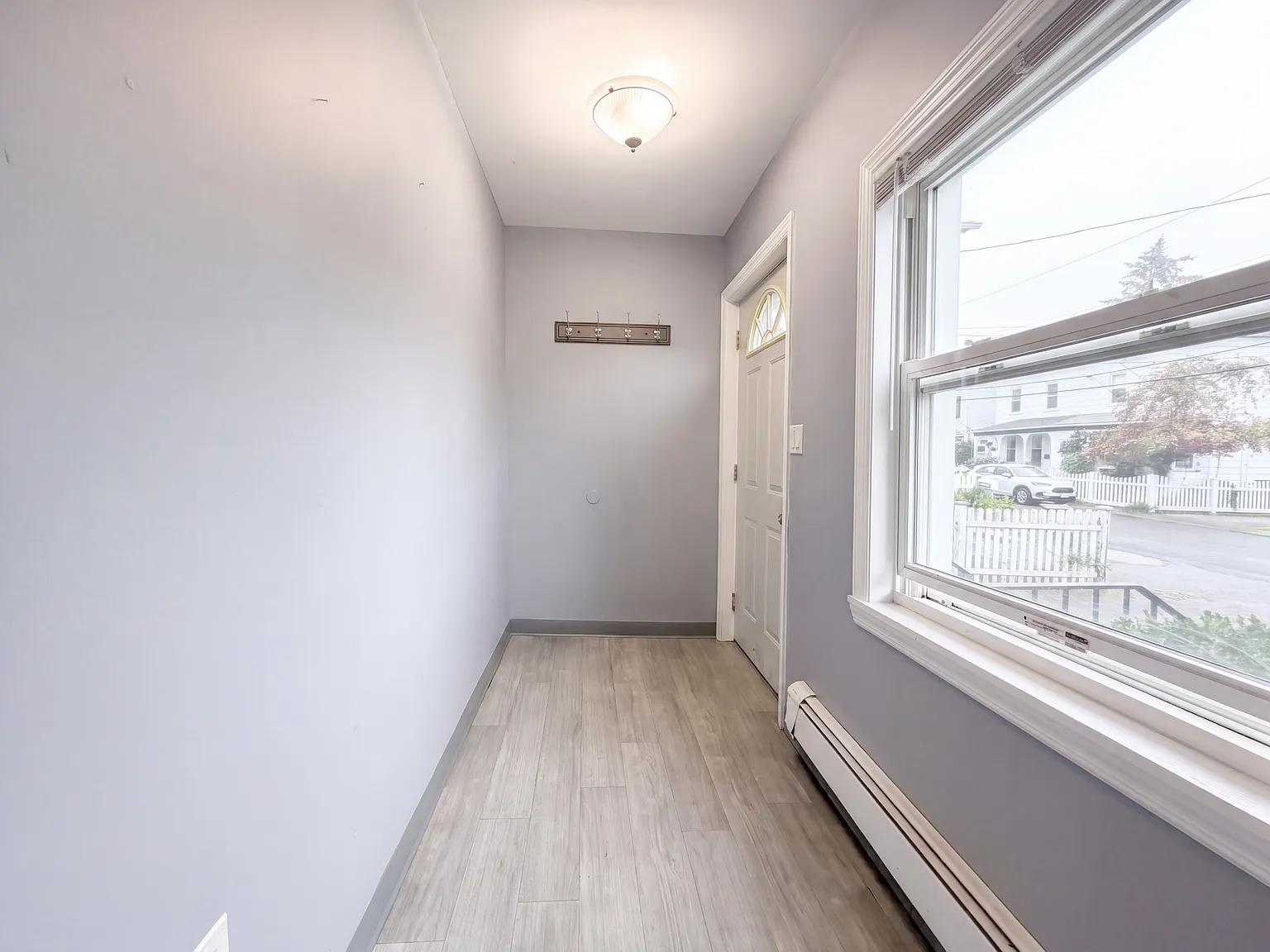 3 bed, 2.5 bath, $4,400 — Photo 2