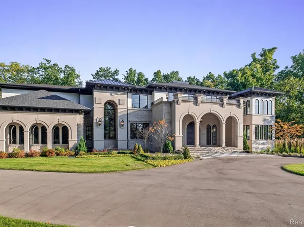 559 Barrington Park Dr, Bloomfield Hills, MI 48304