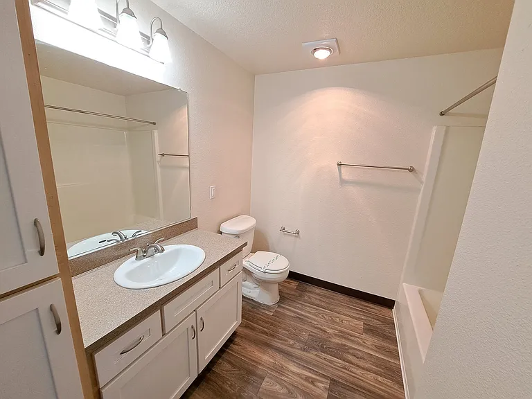 Park Avenue Village Apartments — Photo 18