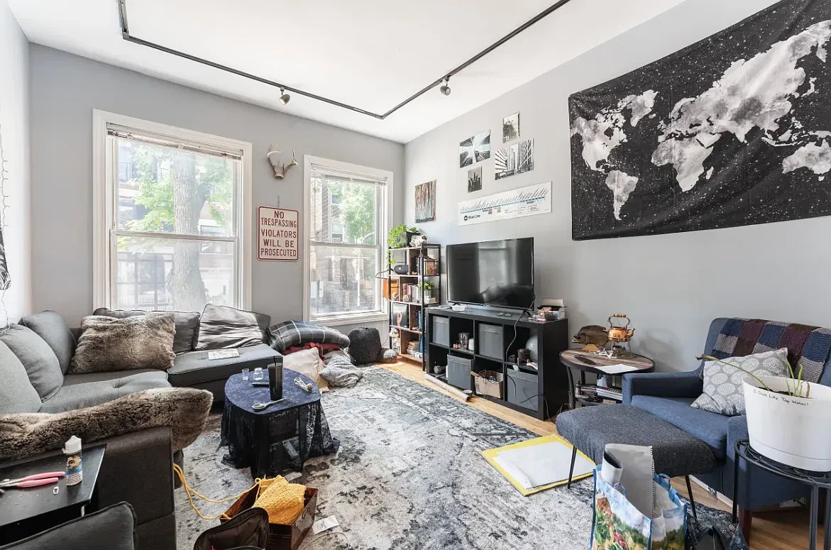 2 bed, 850 sqft, $2,400 — Photo 3