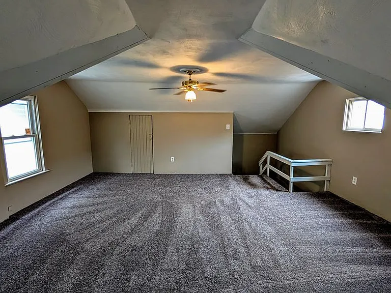 229 W Sycamore St — Photo 12