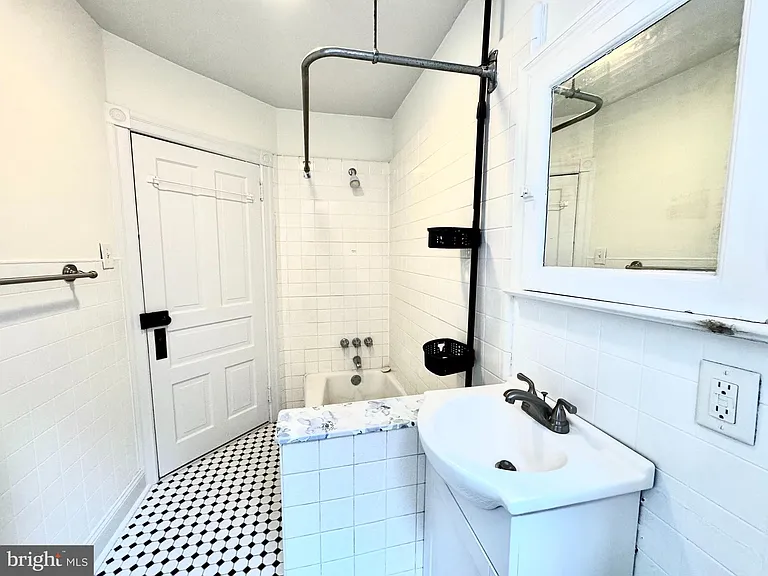 425 Juniper St — Photo 23