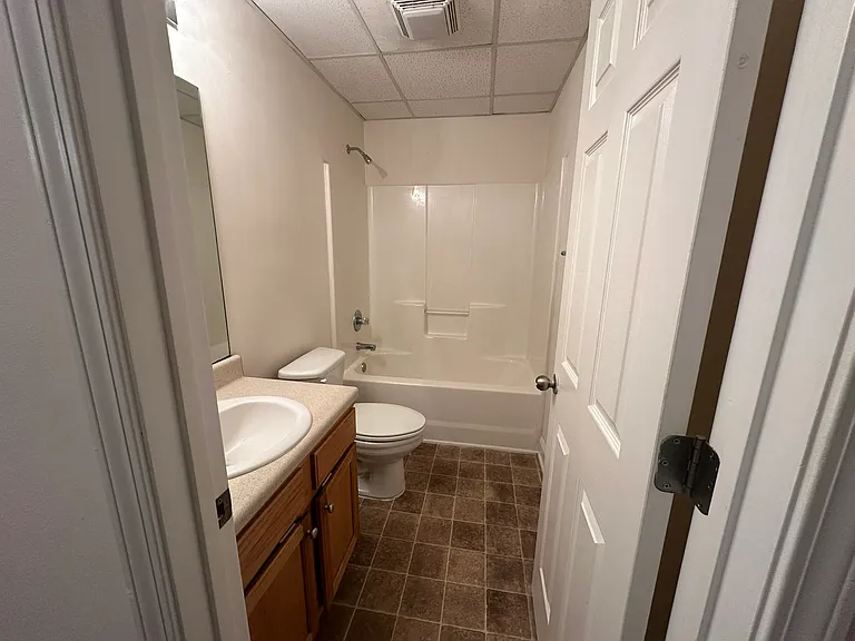 58 Wanda Dr #11 — Photo 5