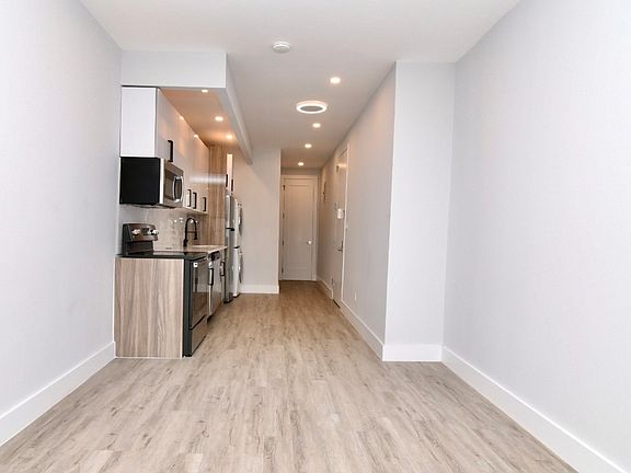 2nd image of 992 Willoughby Ave #2D