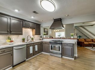 2 Rockridge Dr, Spring, TX 77381