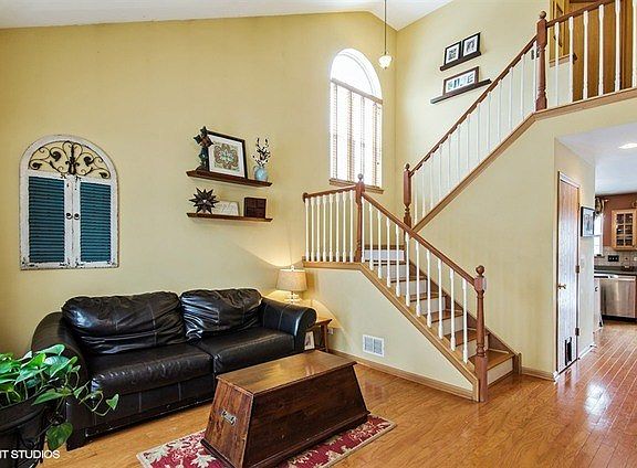 3rd image of 10750 Great Plaines Dr