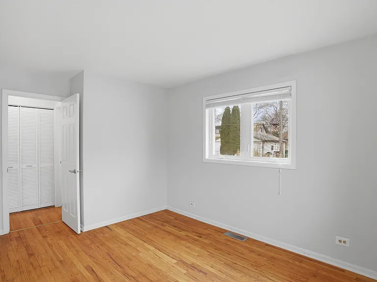 8912 Windsor Ln — Photo 11