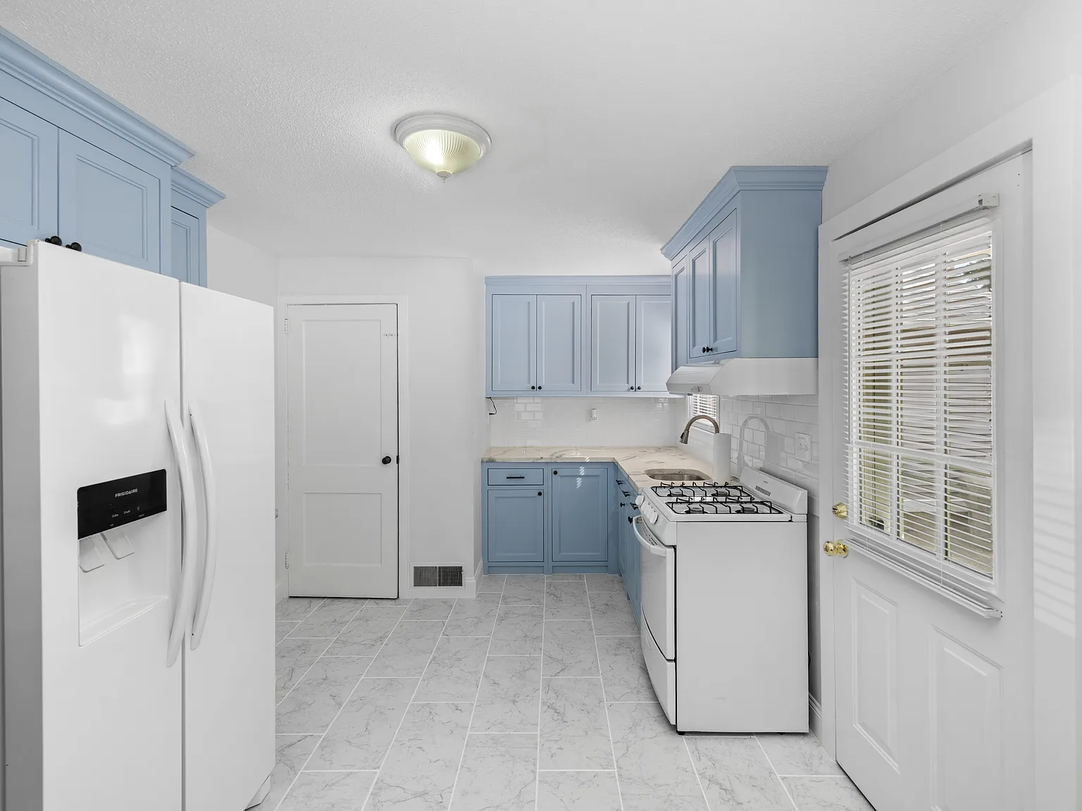 2 bed, 775 sqft, $2,000 — Photo 3