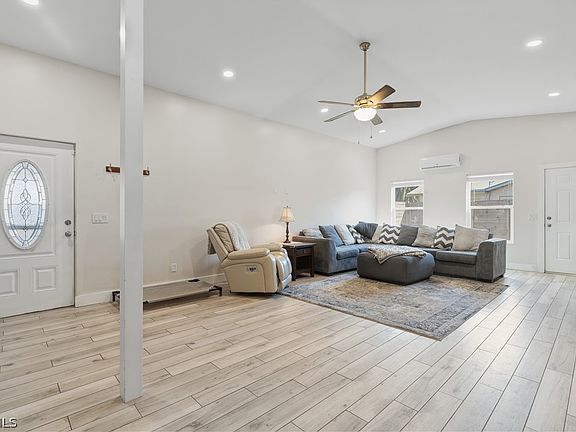 3rd image of 8635 Exeter St