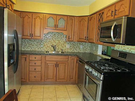 5th image of 176 Lyman St