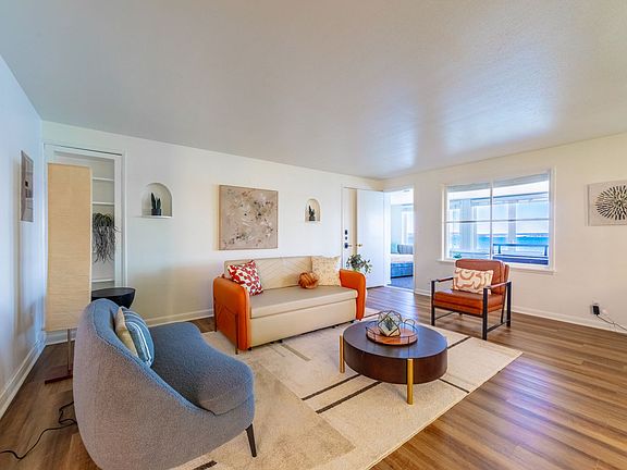 4th image of 4027 Beach Dr SW #Id1043422p