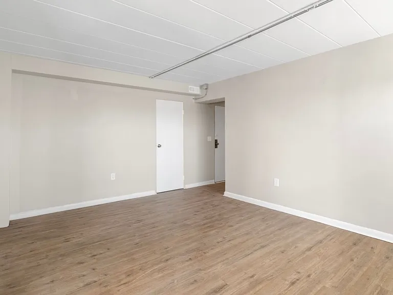 617 W Riverview Ave — Photo 2