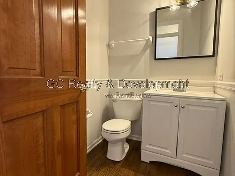882 Clarendon Ln — Photo 15
