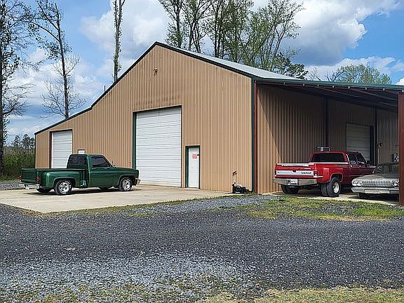 4th image of 461 Southfork Rd