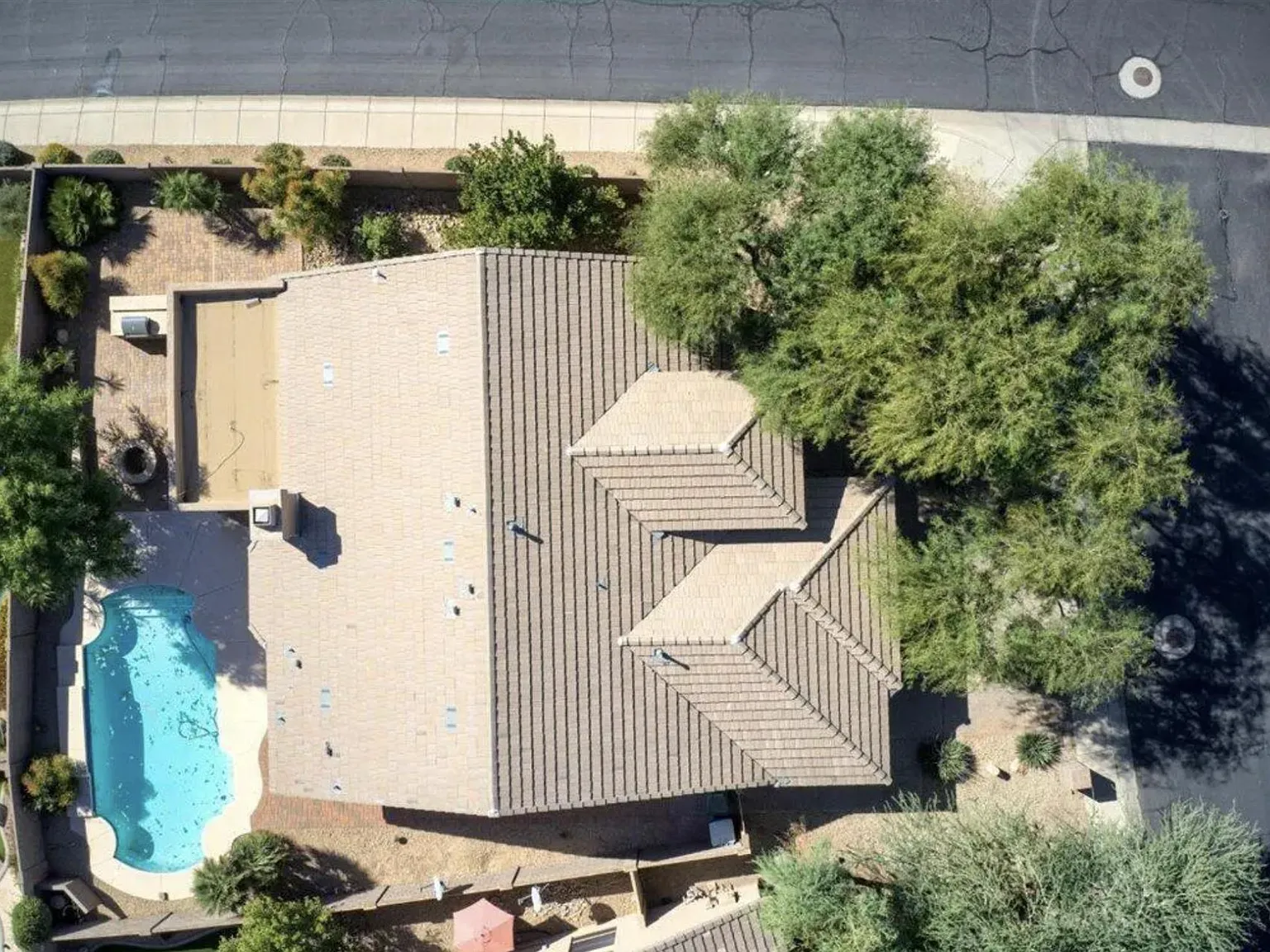 4 bed, 2049 sqft, $4,000 — Photo 3