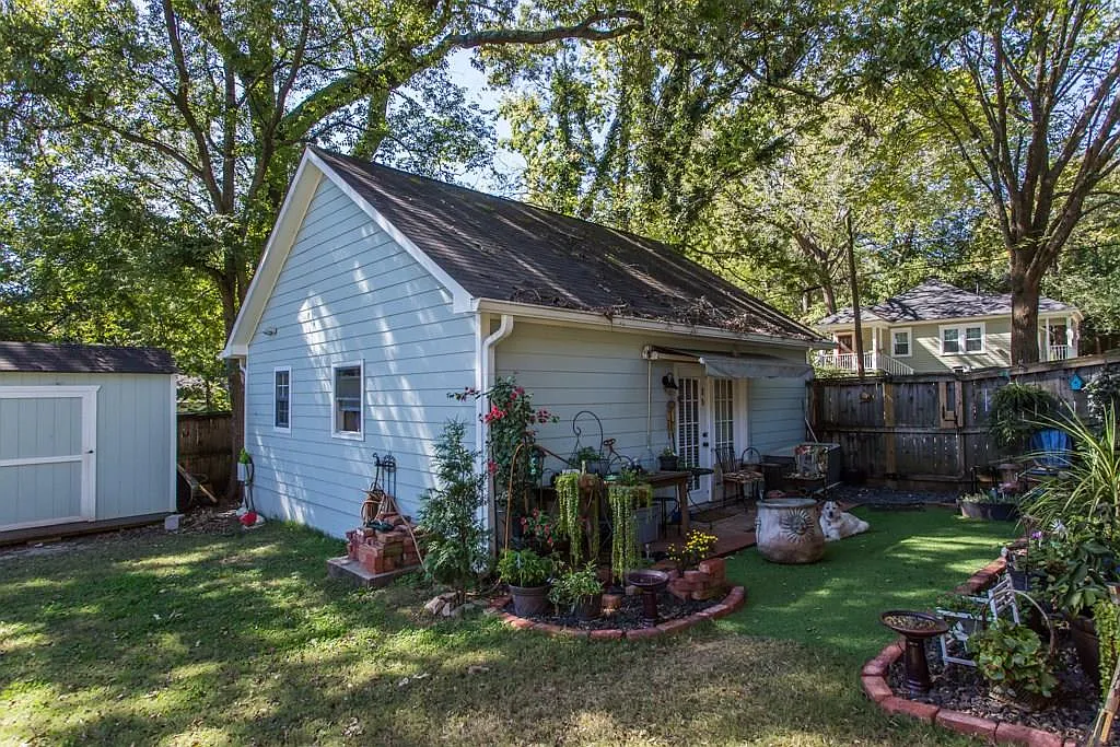 737 Cherokee Ave SE — Photo 1
