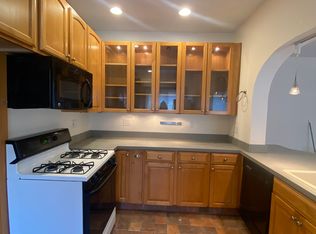 2549 Kenilworth Rd, Cleveland, OH 44106