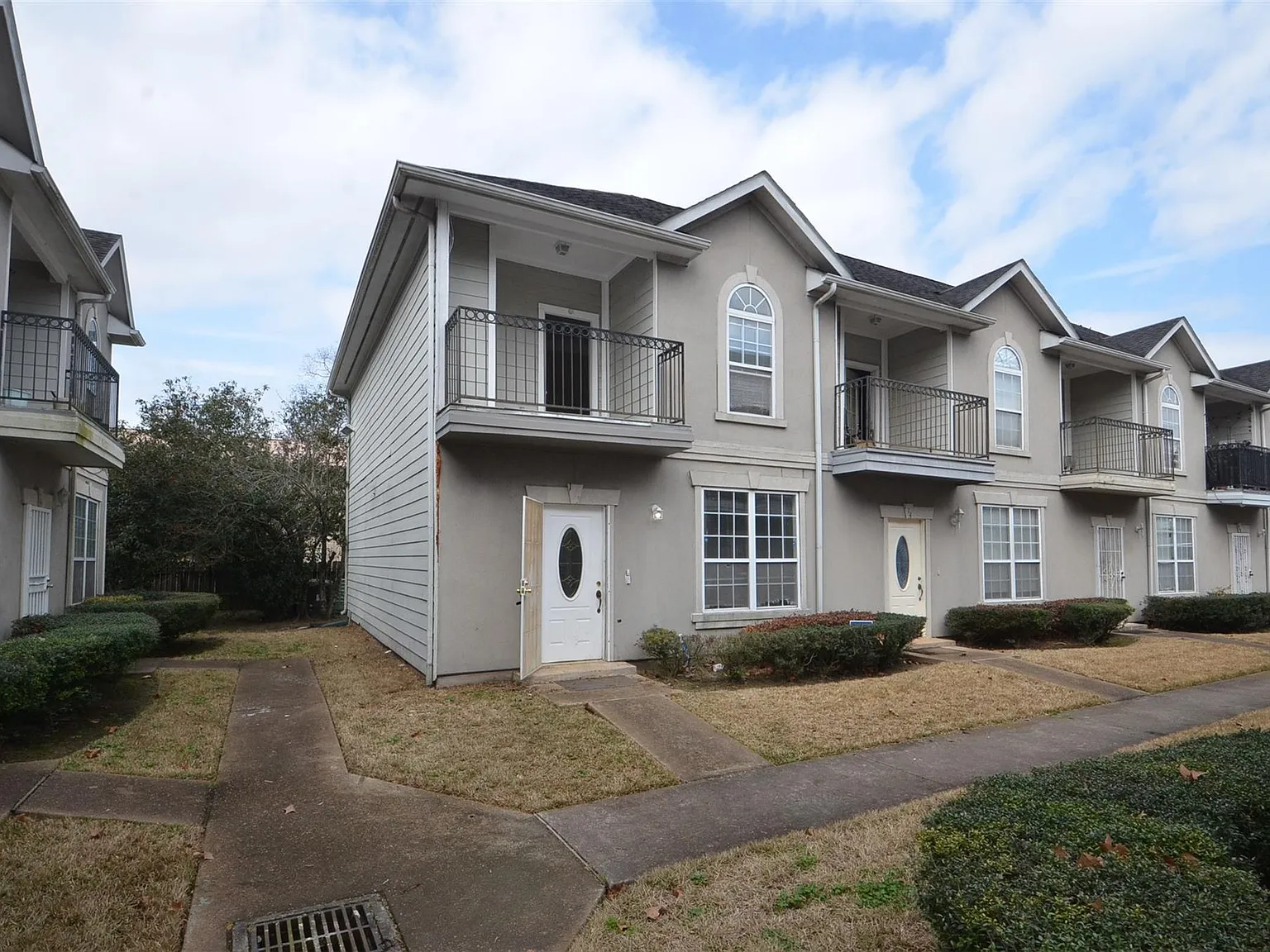 3 bed, 3.0 bath, 1348 sqft, $1,600 — Photo 3