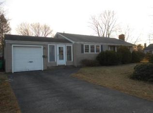 24 Tropical Ct, Warwick, RI 02886
