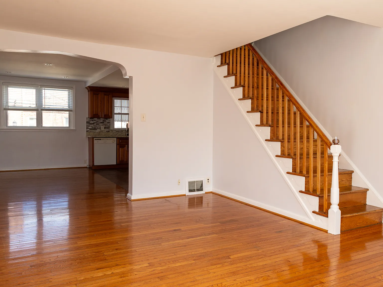 3 bed, 1046 sqft, $1,700 — Photo 3