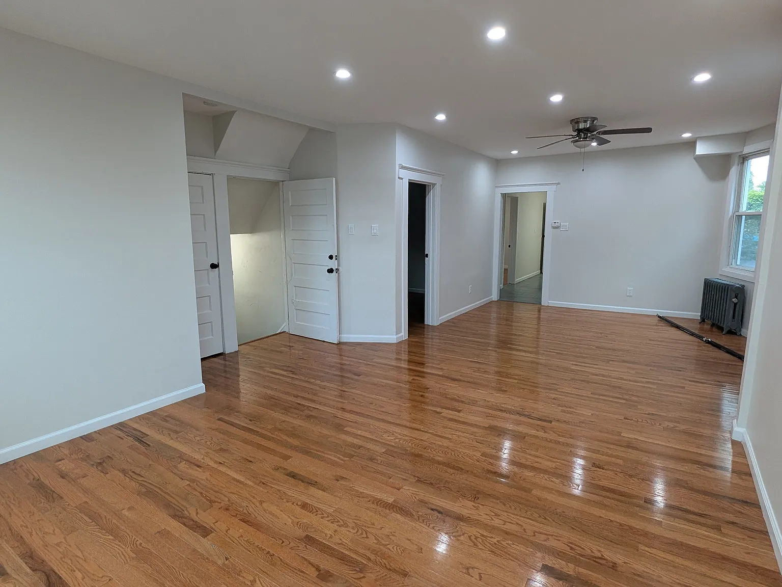 352 Jackson St — Photo 3