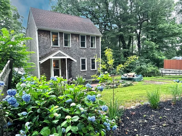 14 Ames Way, Pembroke, MA 02359